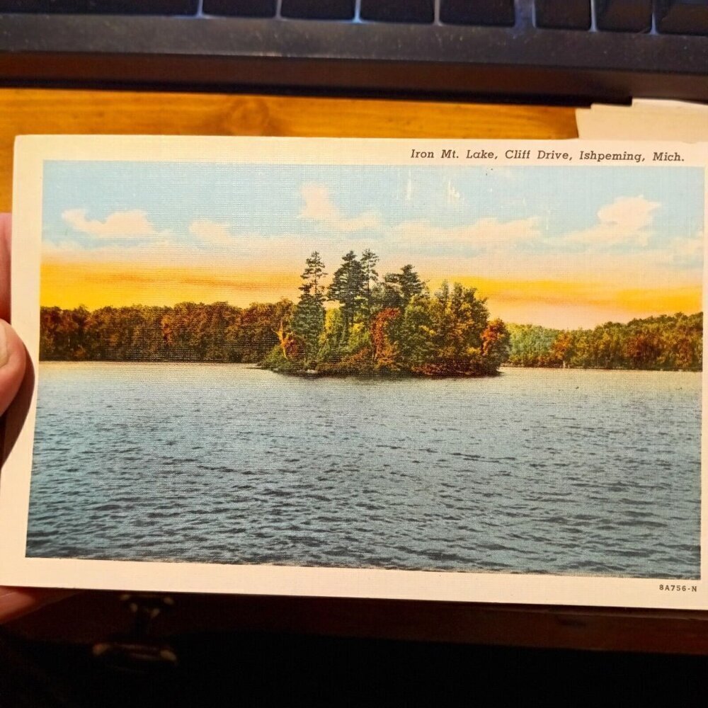 Vintage Postcard Iron Mountain Lake Cliff Drive Ishpeming Michigan